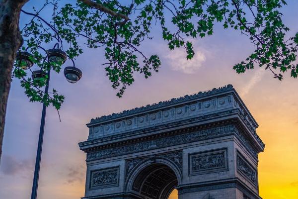 2022年腊月廿三这日搬家吉利吗 可否昌大门楣弘基永固