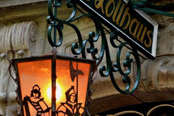 狮子座2023年春季婚姻运走向  顺顺利利甜甜蜜蜜