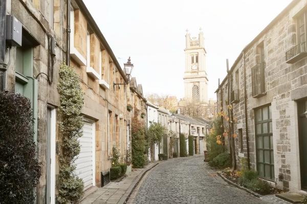 天蝎座属鸡41岁2023年运势 事业爱情发展不顺