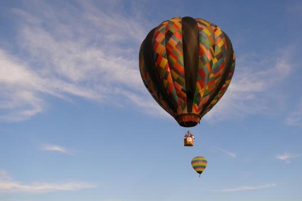 日坐比肩的男命妻子外貌 日坐比肩为忌神男命婚姻