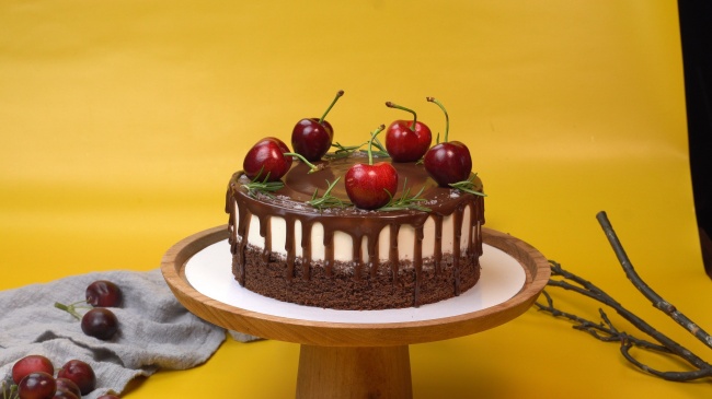 2023年农历正月十九出生的女孩命好吗,五行缺什么