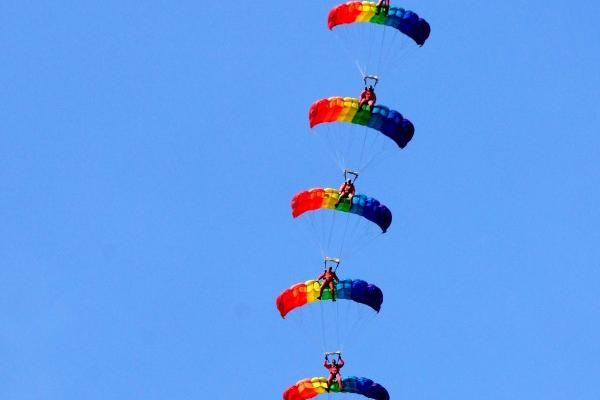 除夕出生的女孩命硬吗 女孩除夕出生民间说法