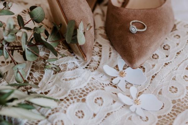 狮子座2023年6月桃花运走向 怎么提升?