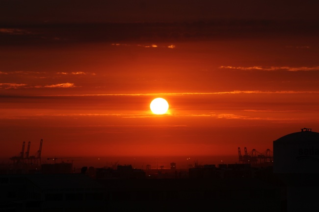 摩羯男喜欢的女生穿衣风格 女人味最关键
