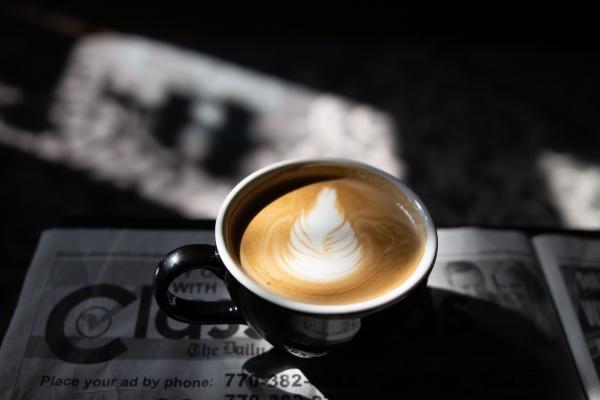 十二星座是看阳历还是农历的？星座和农历也有关系吗？