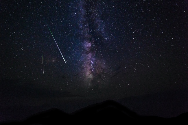 "星光闪耀：揭示生肖配对中的宿命之恋，哪对是传说中的神仙眷侣?"