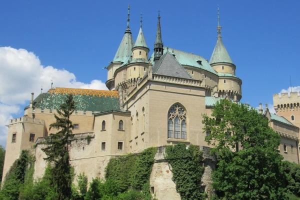 梦见飞机投炸弹啥意思