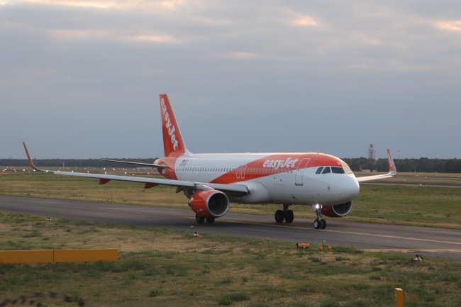 2023年8月18日出门好不好 是出去玩吉日吗