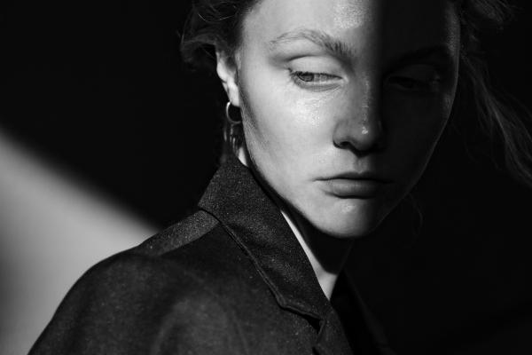 情绪化最严重的星座女 情绪冷热交替可不好!