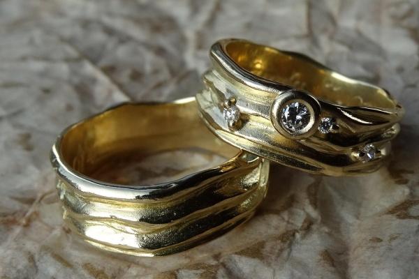 1994年属狗女孩的命运好吗 婚后日子很快乐