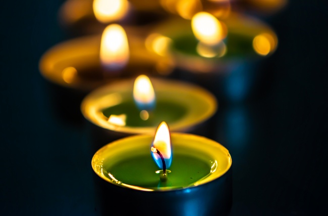 1957年属鸡的幸运色是什么