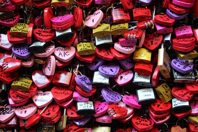 鼠的正缘桃花是谁