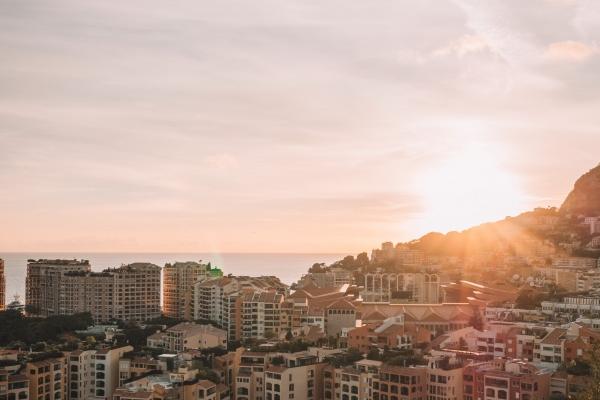 最疼爱属蛇女的生肖男