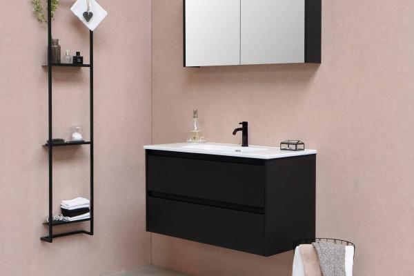 属蛇出生不好六个日子