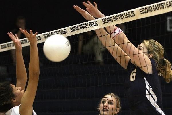 属虎人身边的小人