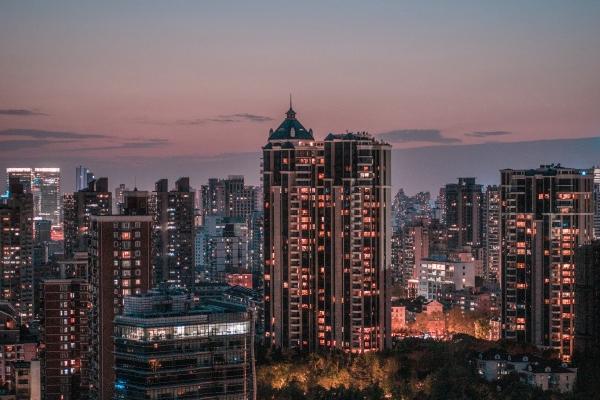 2000年属龙男带什么吉祥物